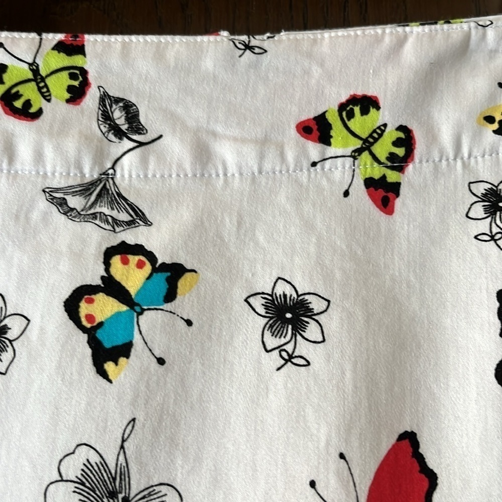 Lady Hagen white skorts with white undershorts and a butterfly pattern. Size 6. - Picture 3 of 12
